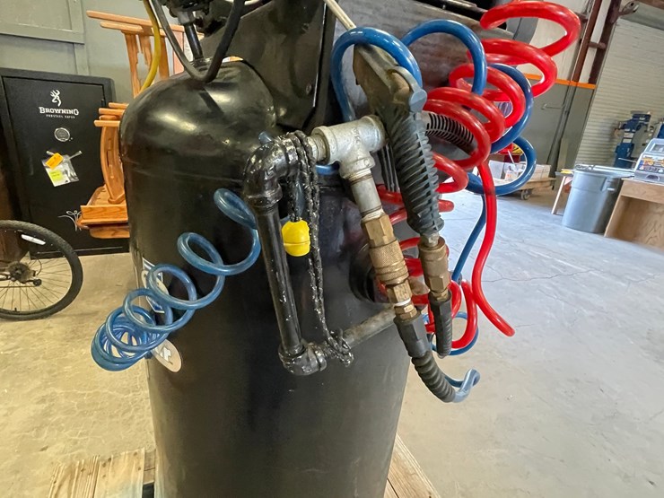 #4646-•-60-gallon-vertical-air-compressor-image-18