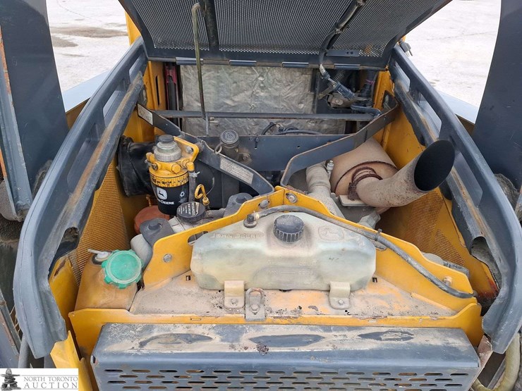 2012-deere-323d-image-9
