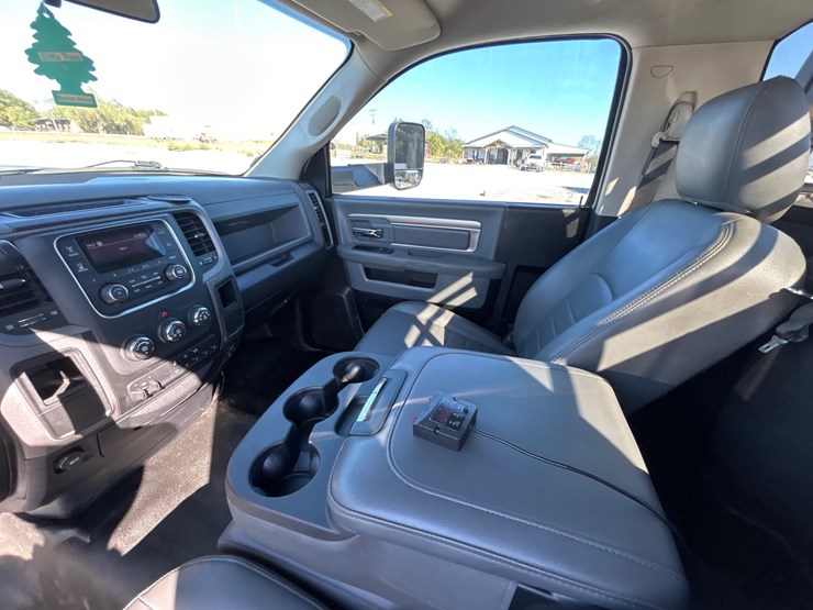 2018-dodge-3500-image-8