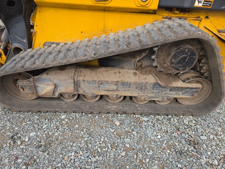 2020-deere-331g-image-54