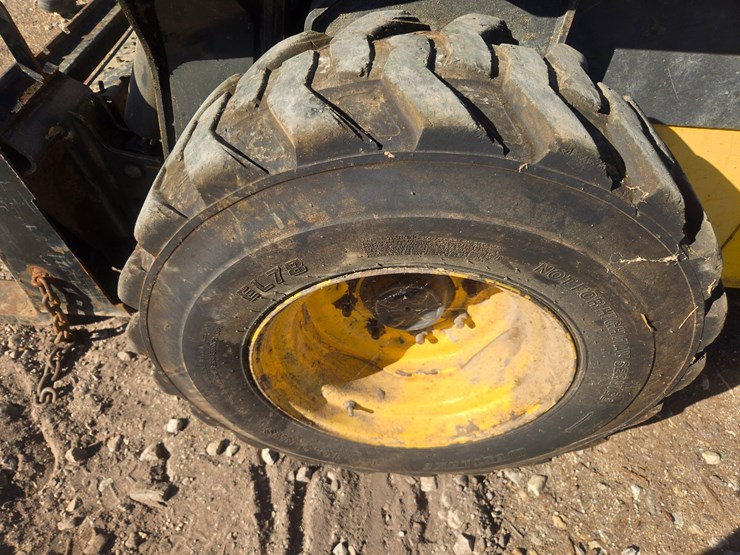 new-holland-l228-image-73