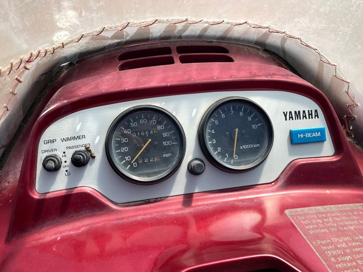 #2898-•-yamaha-venturo-snowmobile-image-22