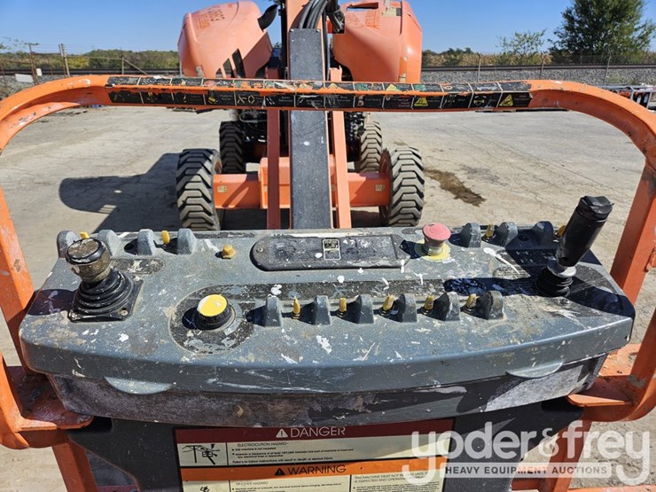2015-jlg-600aj-image-25