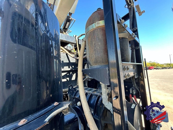 2019-freightliner-114sd-image-104
