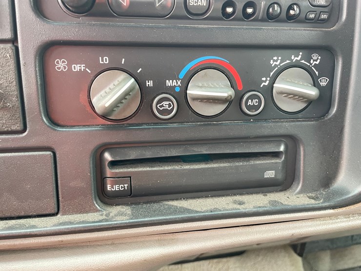 2000-chevrolet-silverado-3500-image-87