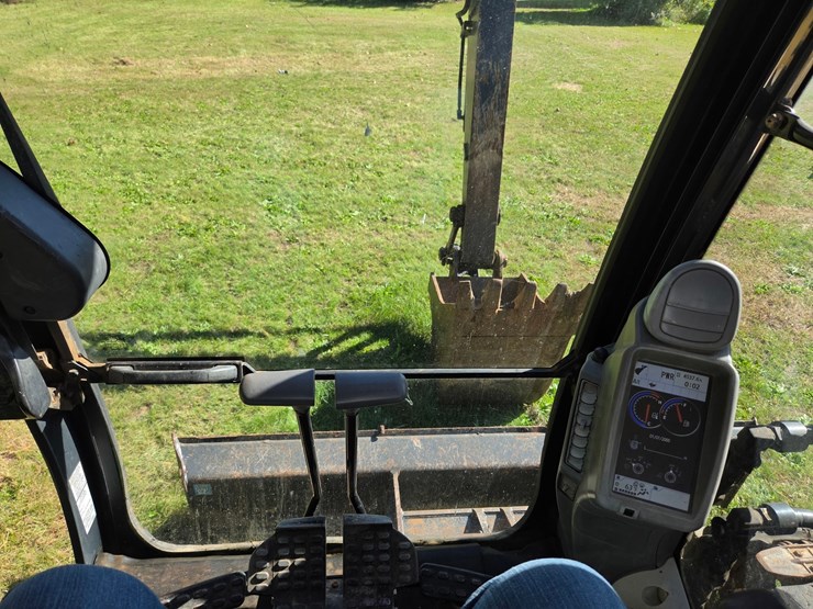 2017-deere-75g-image-32