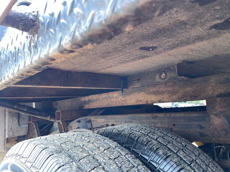 2000-chevrolet-silverado-3500-image-32