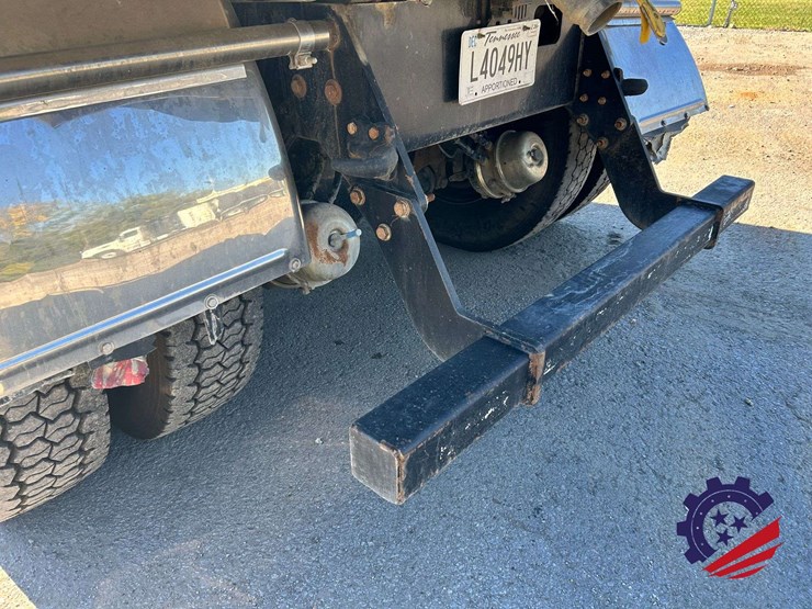 2019-freightliner-114sd-image-24