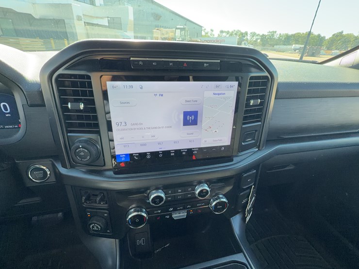 2024-ford-f150-xlt-image-32