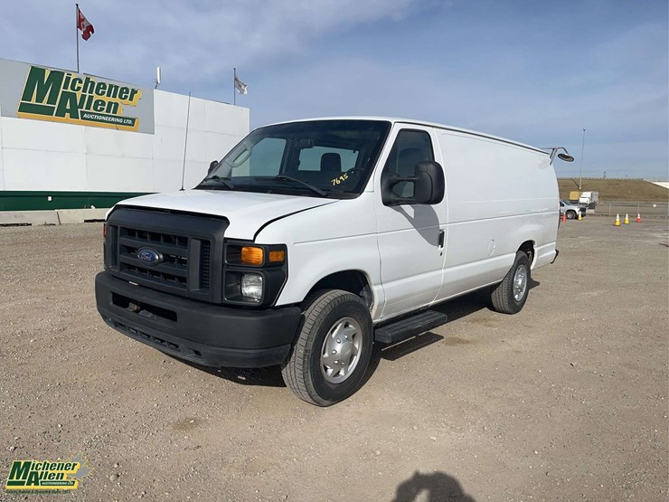 2013-ford-cargo-image-1