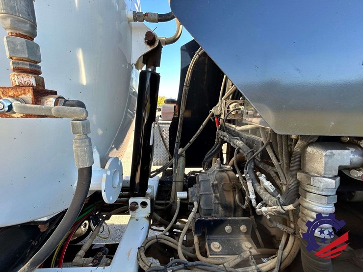 2019-freightliner-114sd-image-110