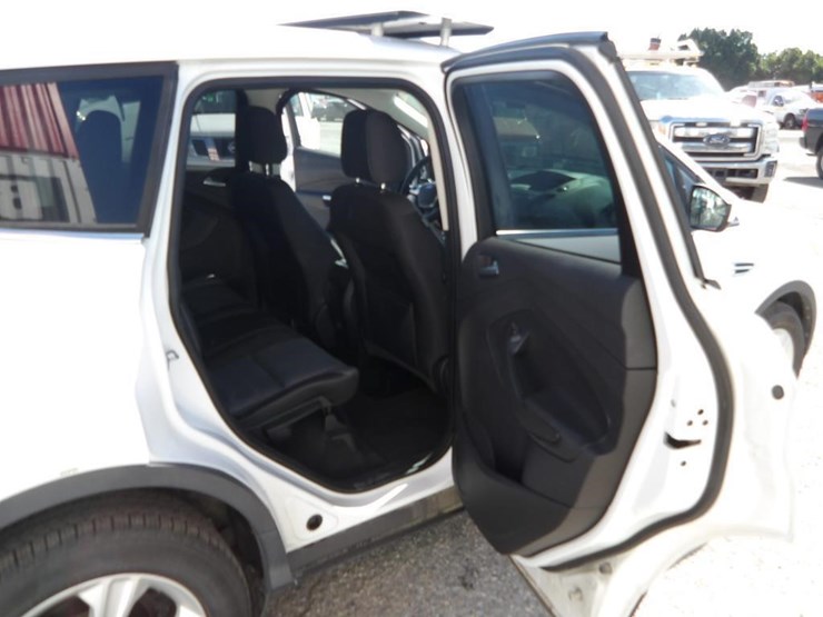 2015-ford-escape-se-image-12