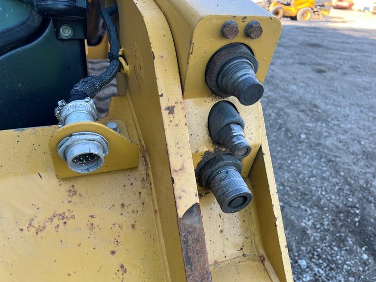 2020-caterpillar-259d3-image-14