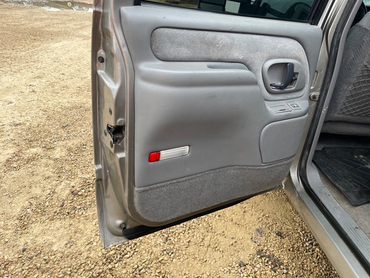 2000-chevrolet-silverado-3500-image-48