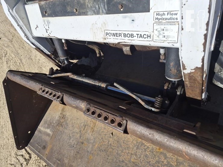 2010-bobcat-s205-image-12