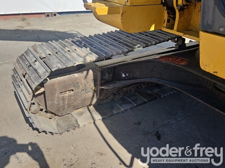 2015-deere-135g-image-11