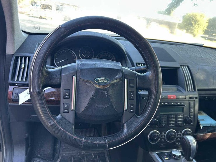 2008-land-rover-lr2-hse-image-9