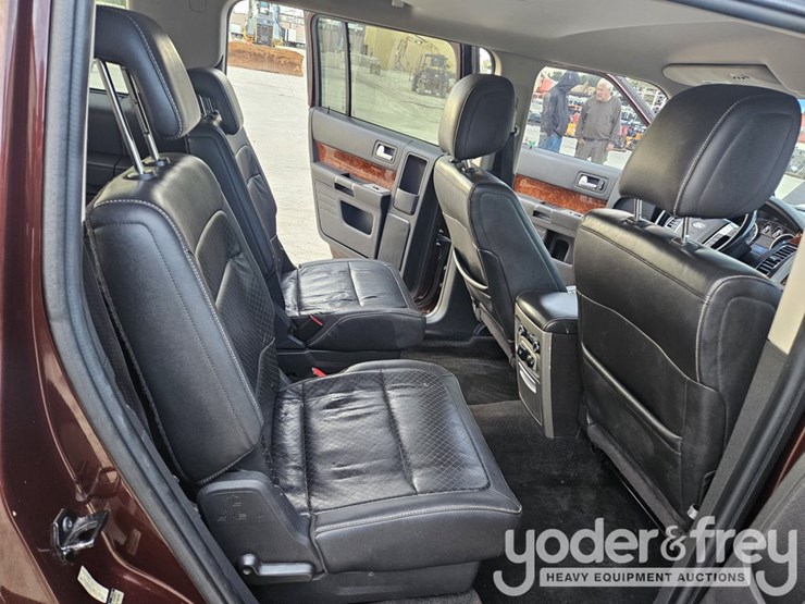 2010-ford-flex-image-37