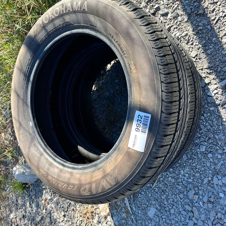 YOKOHAMA 215/65R17 AVID Touring-S Tires