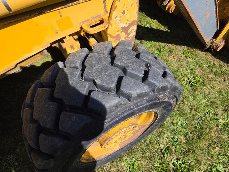 2010-deere-310j-image-48
