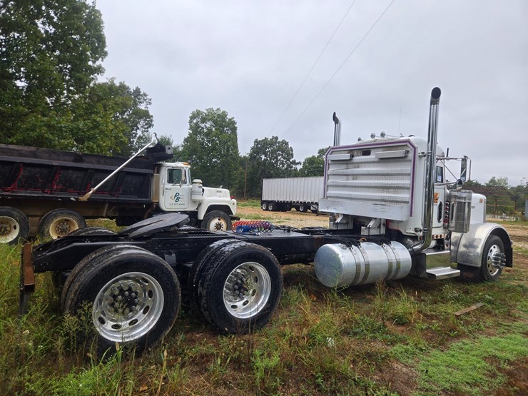 2000-peterbilt-379-image-11