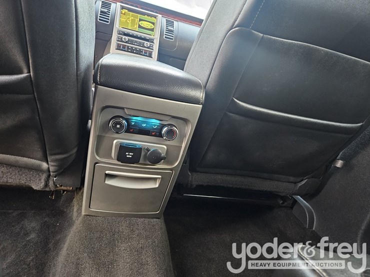 2010-ford-flex-image-27