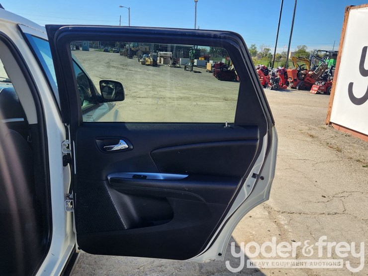 2012-dodge-journey-image-37