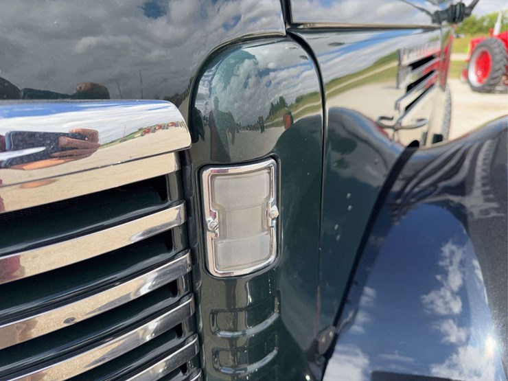 exceptional-international-kb-7-truck-with-fifth-wheel-hitch-image-15