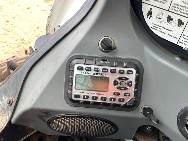 2015-bobcat-t550-image-47