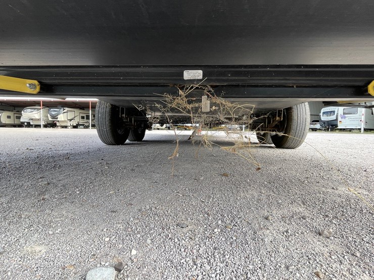 #2824-•-2022-lance-travel-trailer,-(has-new-mexico-title)-image-152