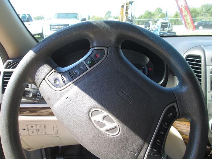 2012-hyundai-santa-fe-image-30