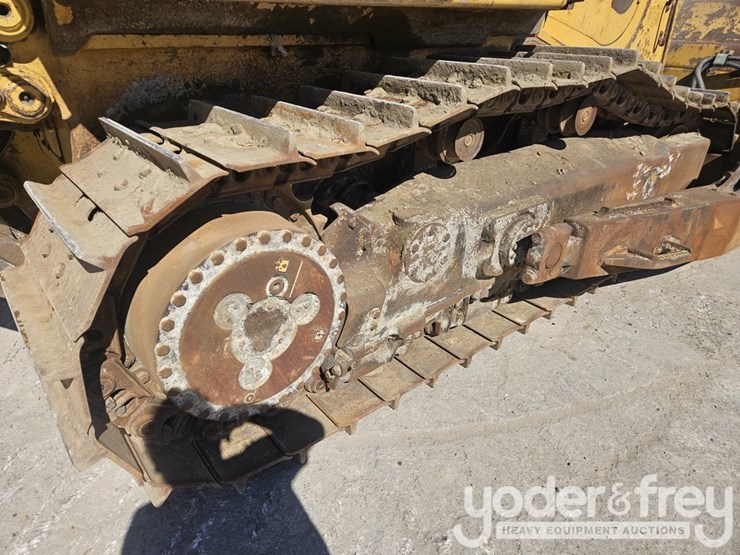 2010-caterpillar-d7e-image-16
