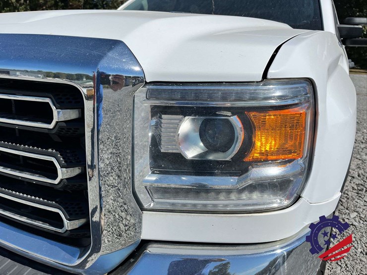2016-gmc-sierra-2500hd-image-13