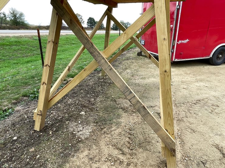 #1281-•-6'-x-6'-deer-blind-on-tower-with-steps-image-15
