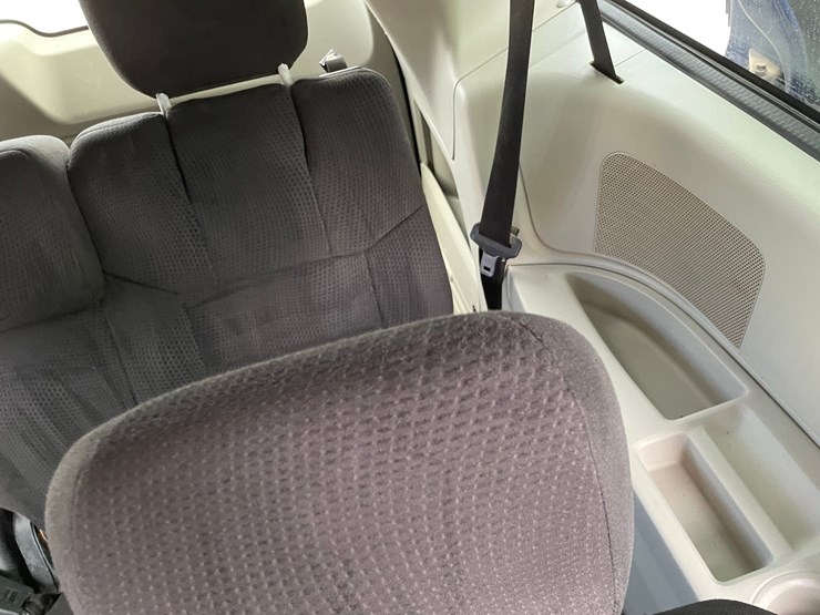2011-dodge-grand-caravan-image-54