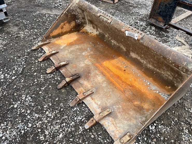 bobcat-68”-skid-steer-tooth-bucket-image-1
