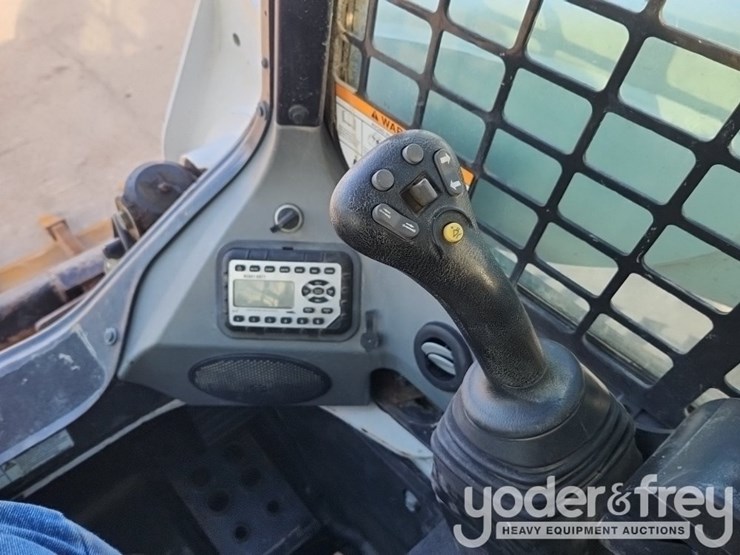 2021-bobcat-t870-image-30