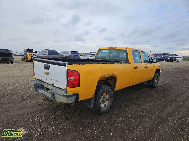 2012-chevrolet-silverado-2500hd-image-3