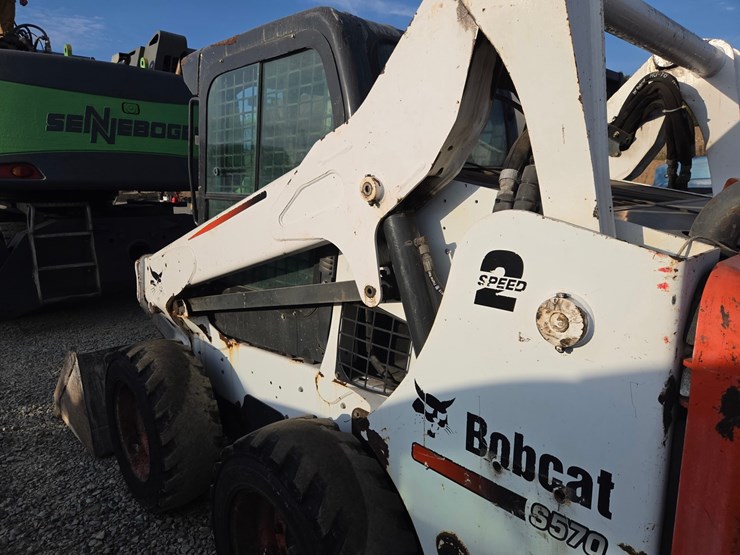 2014-bobcat-s570-image-22