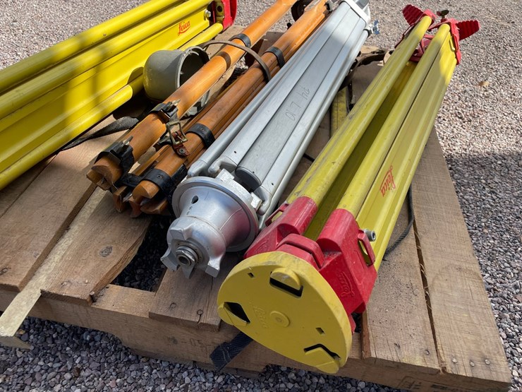 #4665-•-lot-of-surveying-tripods-image-11