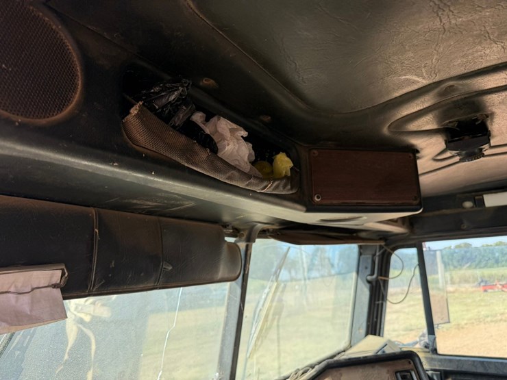 2003-freightliner-fld120-image-145