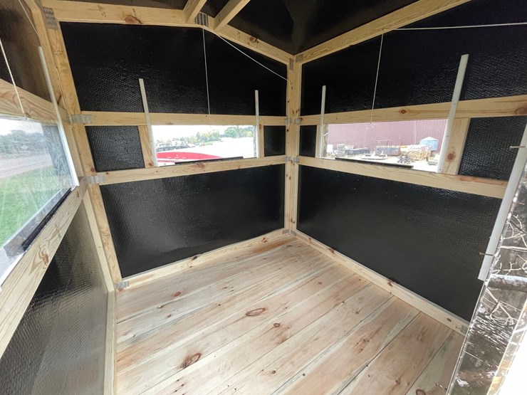 #1281-•-6'-x-6'-deer-blind-on-tower-with-steps-image-26