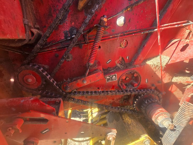 2001-new-holland-648-image-30