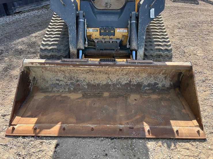 2016-deere-333e-image-11