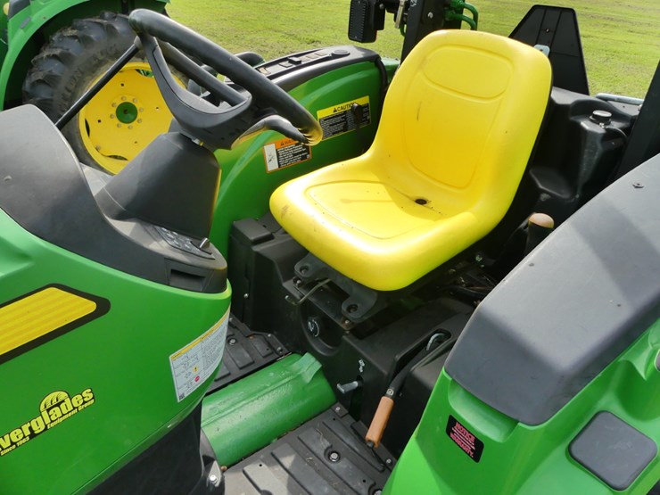 john-deere-4044m-image-14