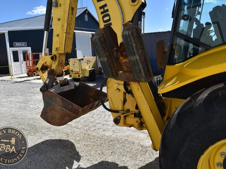 2013-new-holland-b110c-image-31