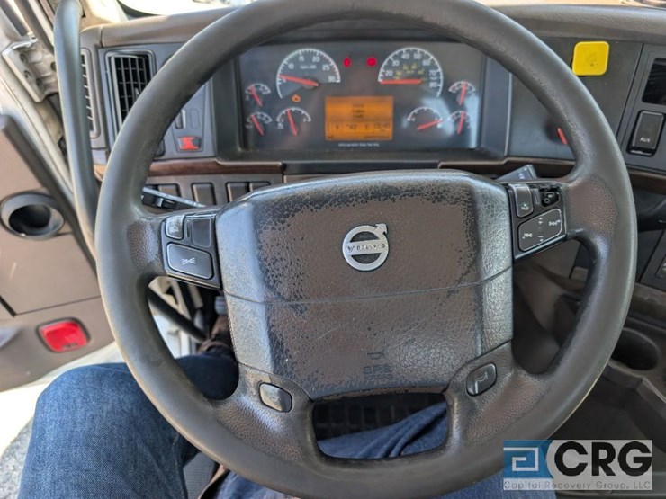 2018-volvo-10-image-23