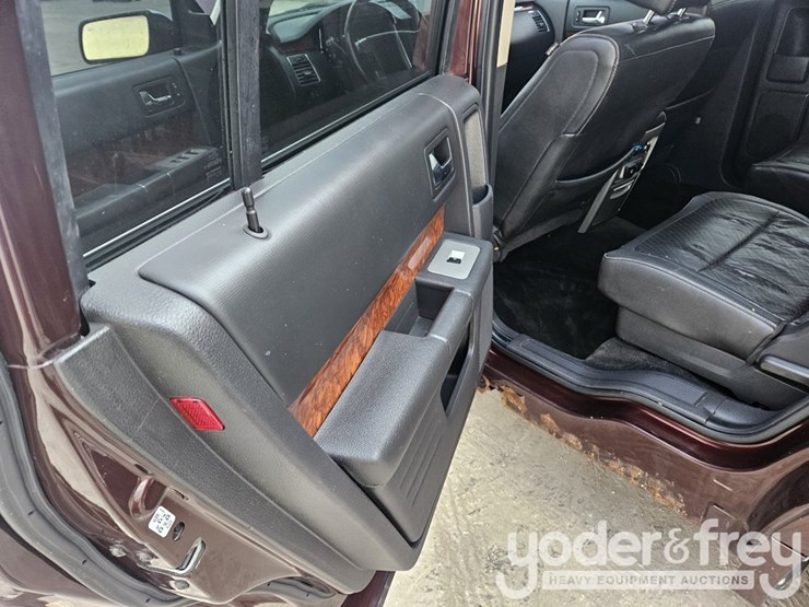 2010-ford-flex-image-25