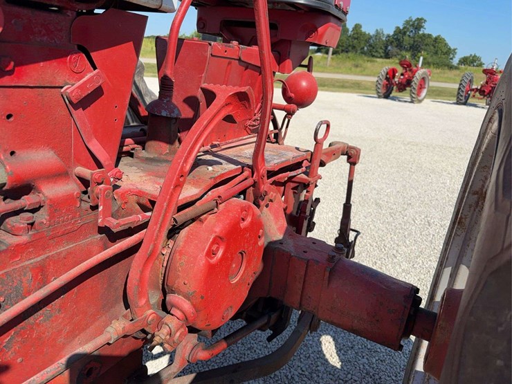 farmall-560-image-34