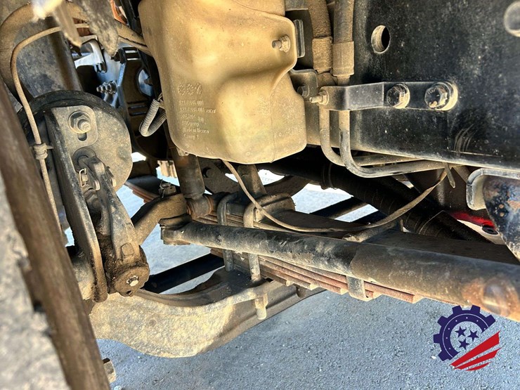 2019-freightliner-114sd-image-32